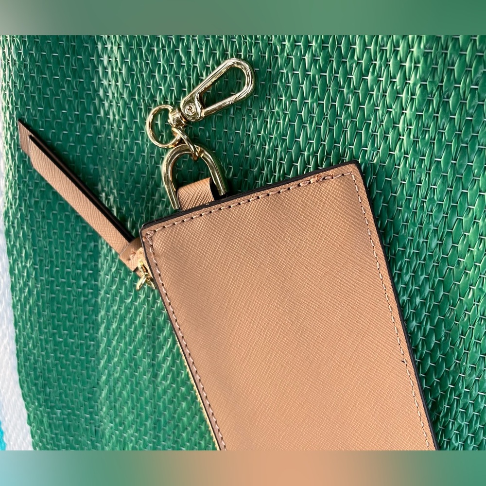 ✨🎉 Calvin Klein Beige Card and Coin Holder with Keychain - Picture 16 of 16
